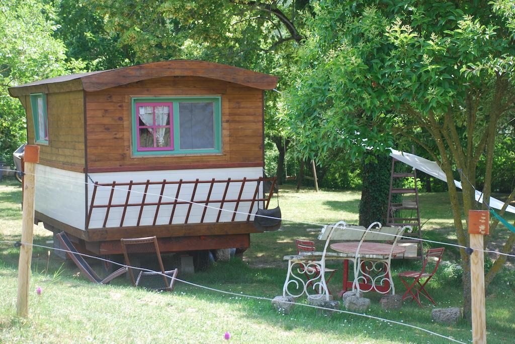 Maison D'Hotes Ainsi Soie T-Il Combovin Rum bild
